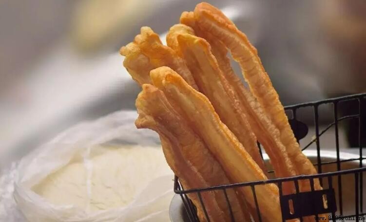 油條是酸性還是鹼性？解析其製作原料與性質