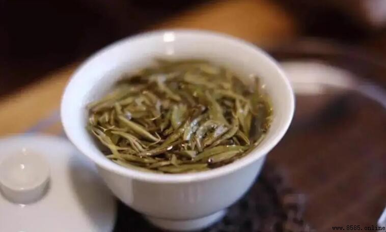 隔夜白茶還能喝嗎？解析隔夜後的飲用風險