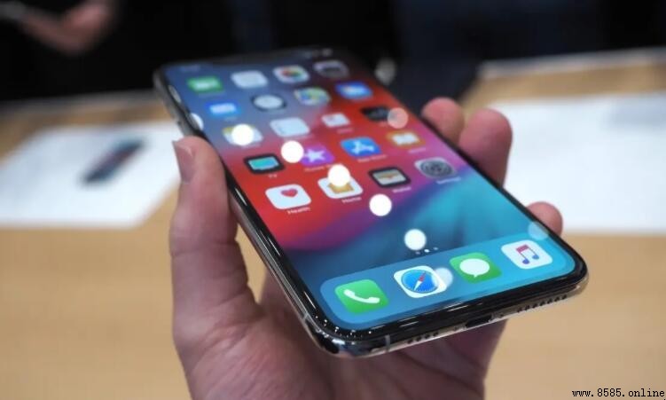 iPhone 合約版與非合約版的差別是什麼