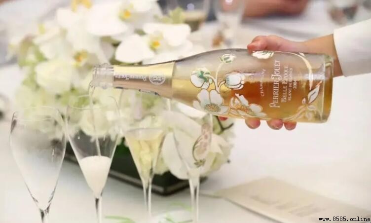 佐餐酒與紅酒有何不同?品嘗方式與口感差異解析