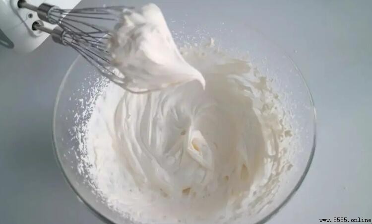 奶油打发加牛奶吗?烘焙解惑指南