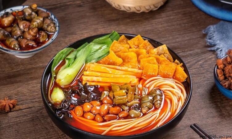 螺蛳粉的臭味來自哪裡？解析酸筍與湯頭的氣息差異