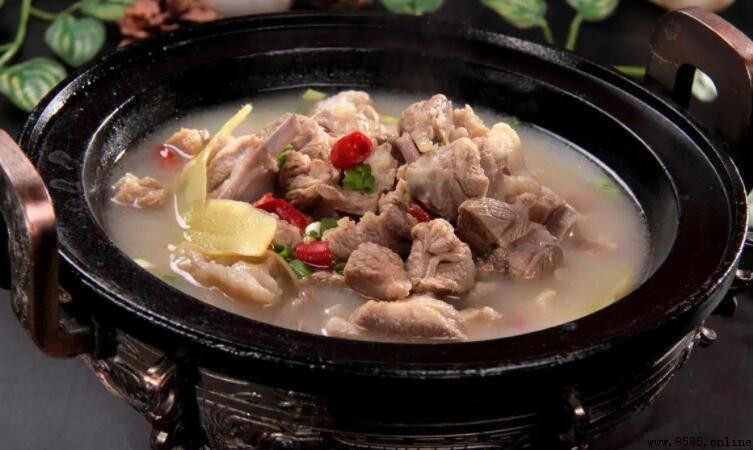 燉羊肉需要先炒嗎？正確處理羊肉的4個關鍵步驟