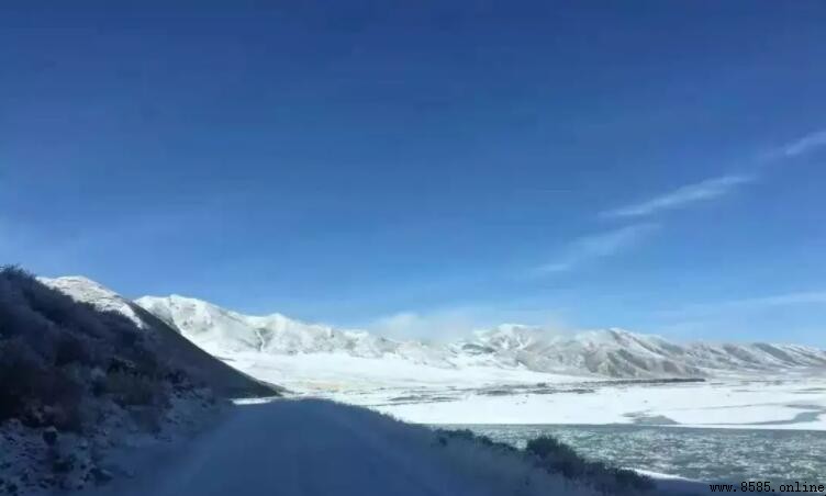 下雪時空氣是變乾燥還是濕潤？科學解析
