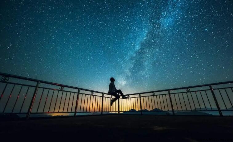 形容一個人的夜晚的句子集