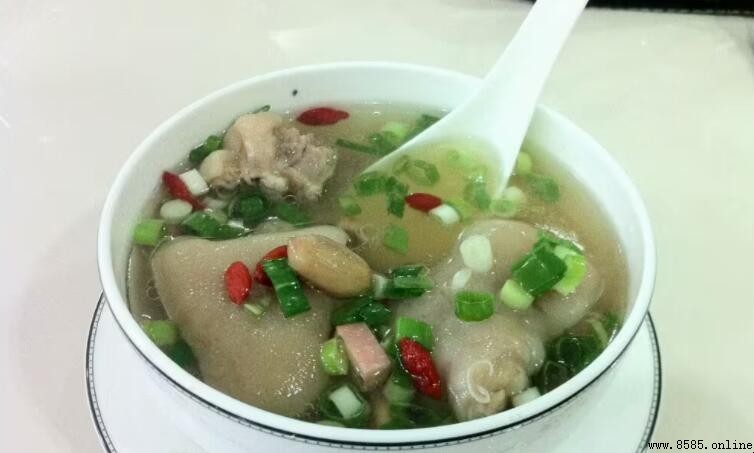 為什麼煲出來的花生豬蹄湯不濃白?兩個關鍵原因解析