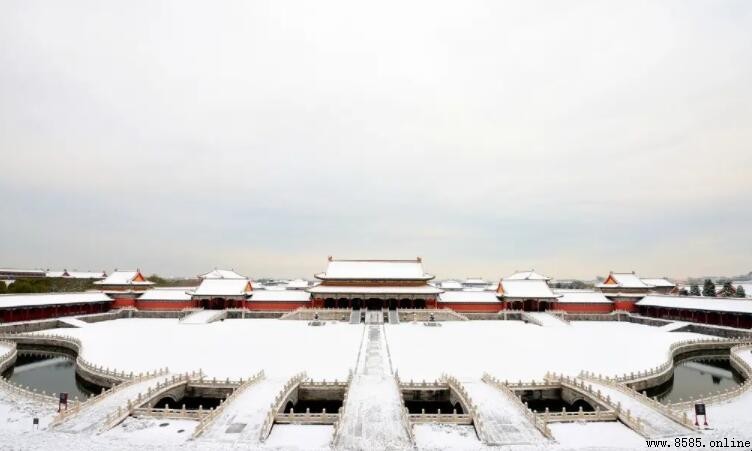 宮阙詩句總集：九首古代名篇回顧