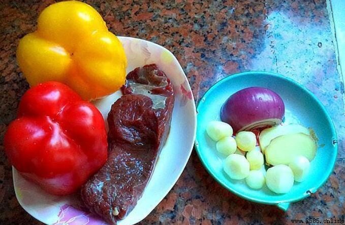 黑椒牛肉粒的家常炒法