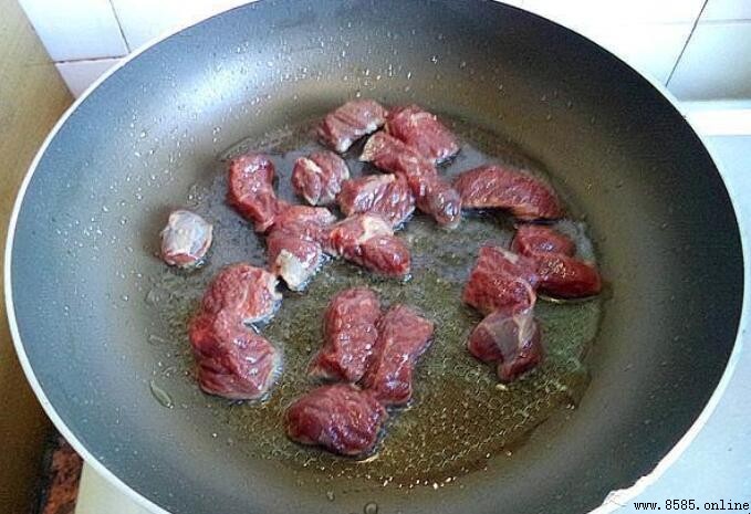 黑椒牛肉粒的家常炒法