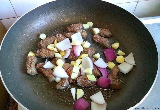 黑椒牛肉粒的家常炒法