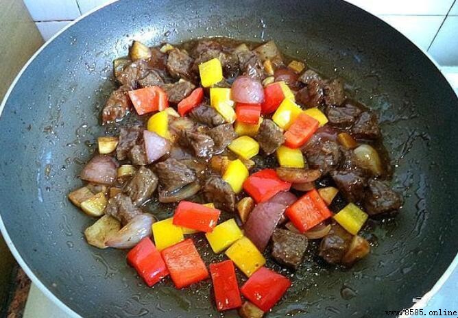 黑椒牛肉粒的家常炒法