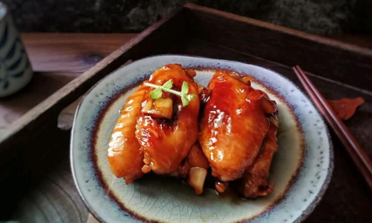可乐鸡翅可以放酱油吗