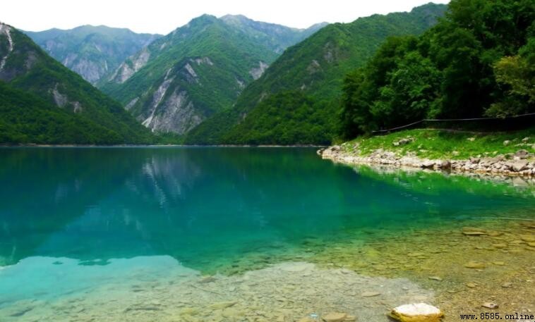 湖水碧綠碧綠的比喻句有哪些