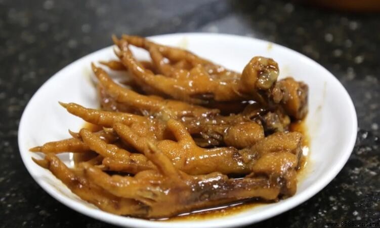 吃雞爪會長胖嗎?解析鹵雞爪的熱量與食用注意