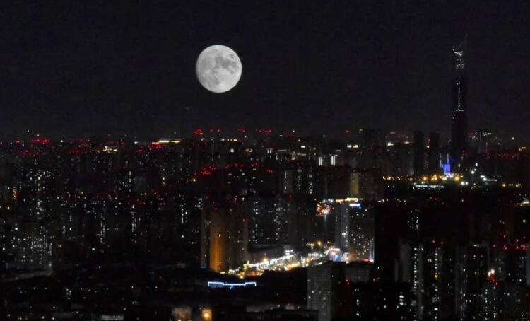 一輪圓月怎麼造句：15個實用例句與中秋意境表達