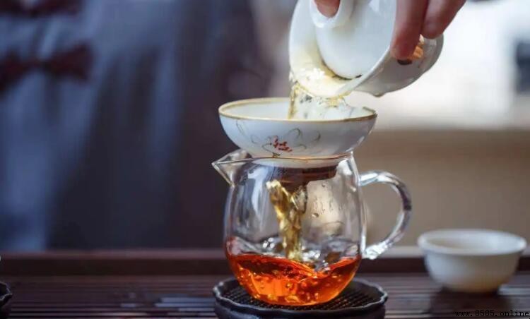 祁門紅茶最佳茶具推薦:蓋碗與玻璃杯的冲泡之道