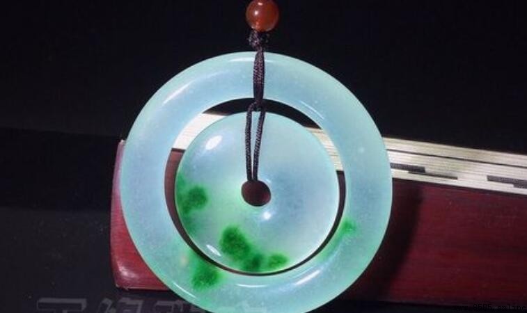 冰種翡翠變灰色原因解析