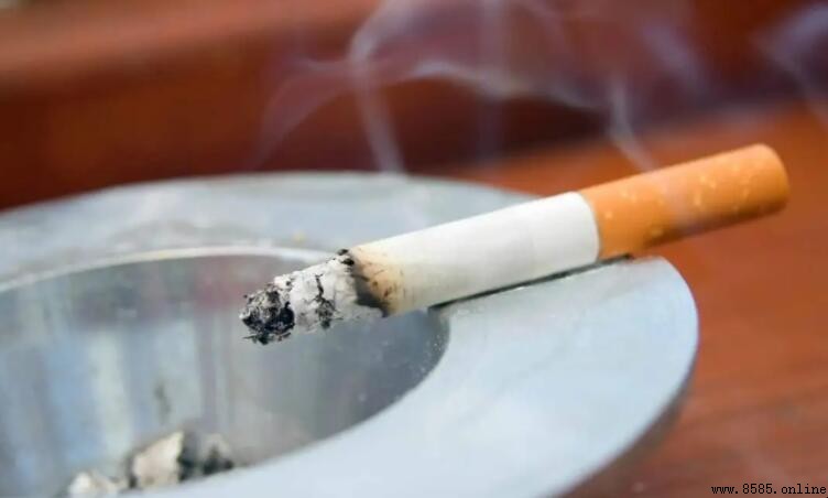 香煙有黃斑能否抽？健康風險解析