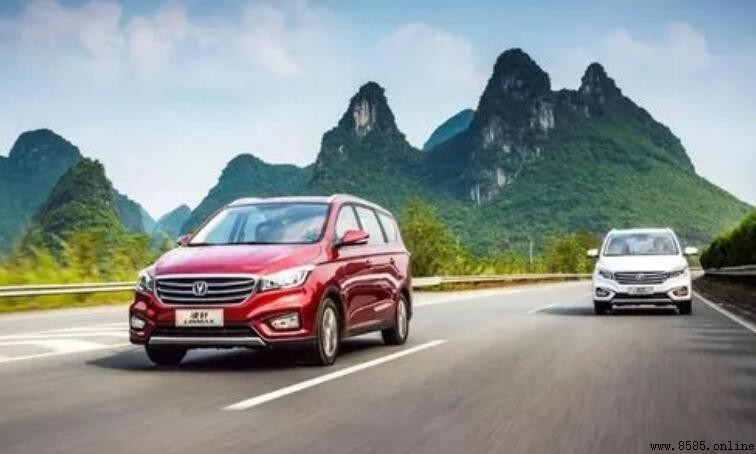 汽車下坡時該掛什麼檔位？手動檔駕駈必讀的安全守則