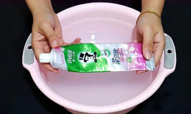 天天用牙膏洗脸可以吗?专家解析利弊与風險