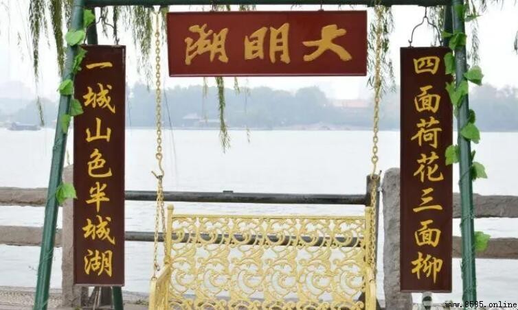 四面荷花三面柳一城山色半城湖的修辞手法