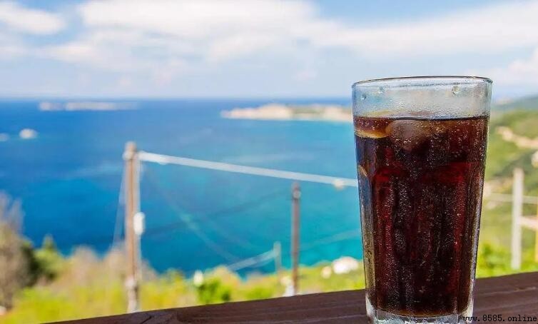 碳酸飲料含有酒精嗎？