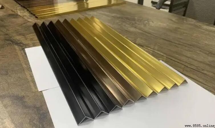 鈦金條能否直接貼於壁布上