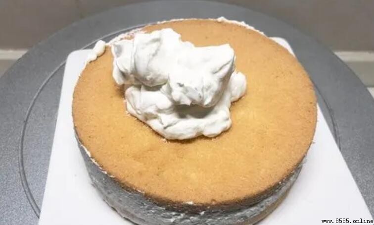 烤出來的蛋糕中間鼓包是什麼原因