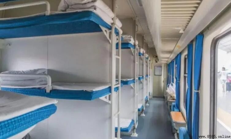 火車硬臥中鋪能坐正嗎