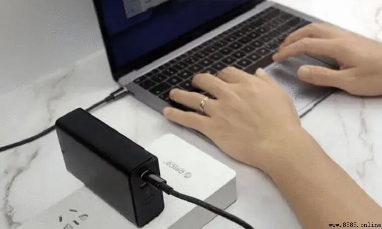 電腦充電器能否使用他人充電器