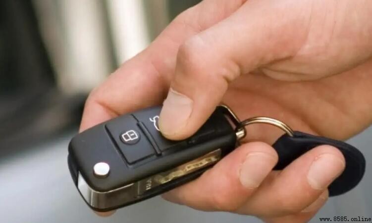 車鑰匙轉不動怎麼辦？解鎖與處理方法