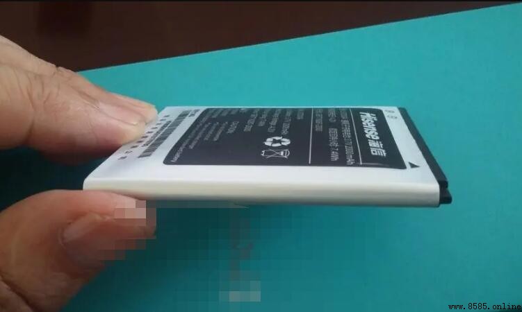 手機電池鼓包會爆炸嗎？安全使用指南