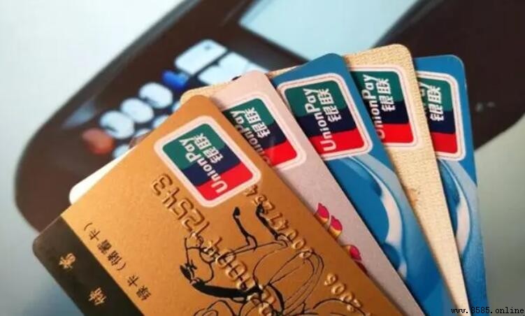 貸記卡可以取現金嗎？使用限制與費用說明