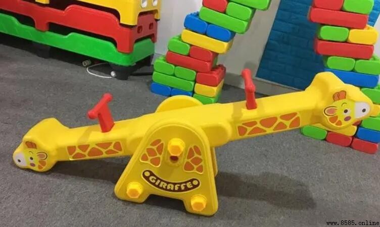跷跷板是平移還是旋轉？解析兒童玩具的運動原理