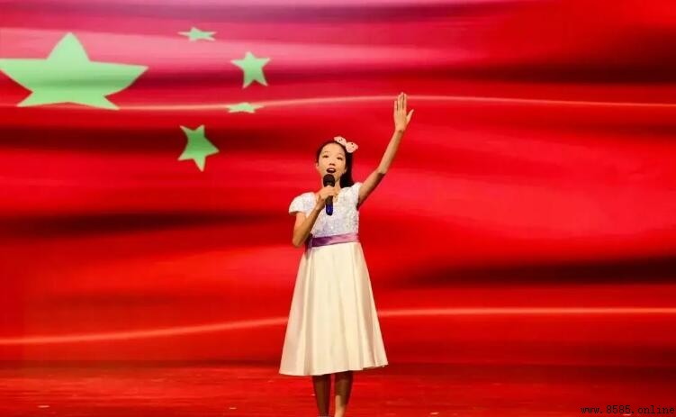 《我仰望五星红旗》歌词