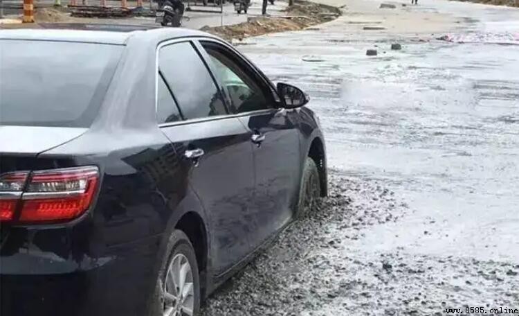 汽車上凝固的水泥最怕什麼