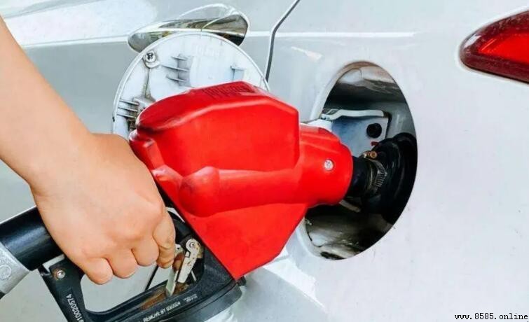 汽車不熄火加油的危險與後果