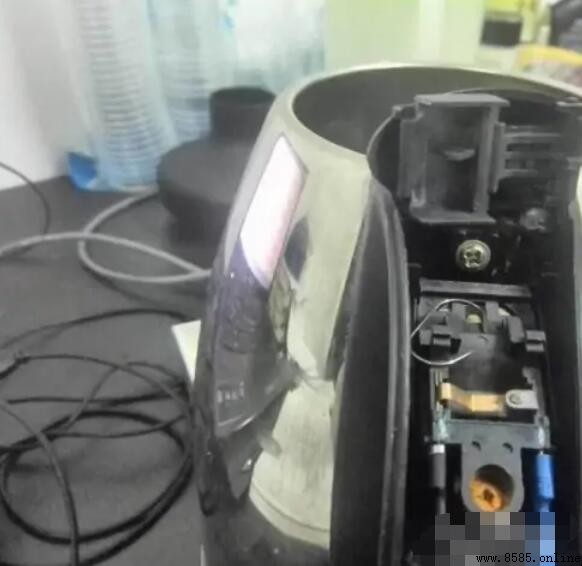 電熱水壺開關彈簧安裝步驟詳解