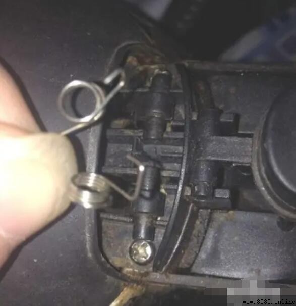電熱水壺開關彈簧安裝步驟詳解