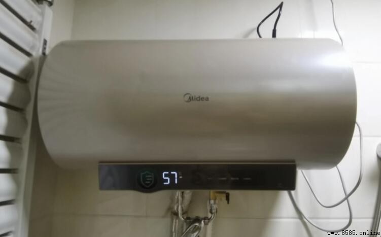 電熱水器能邊燒邊洗嗎？解析水電分離設計與安全使用