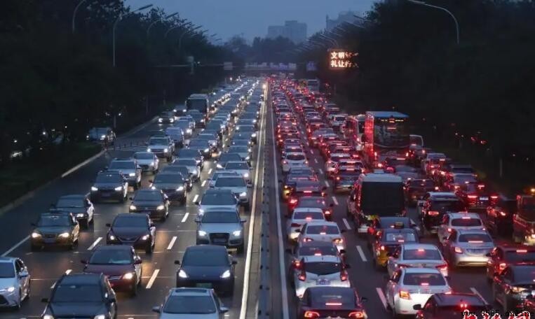 晚高峰時間是什麼時候?不同城市與行業的差異說明