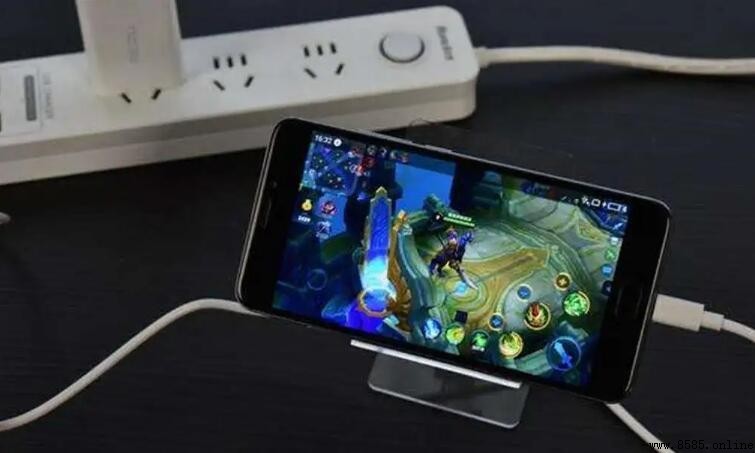 手機邊充電邊玩對電池有影響嗎