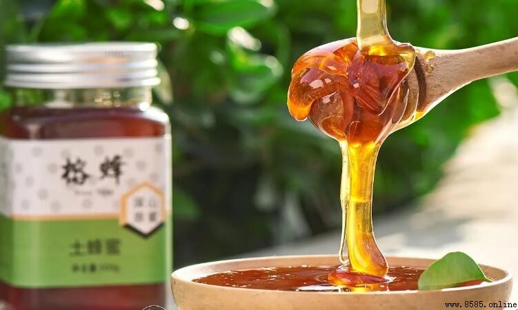蜂蜜用開水沖還是溫水？正確食用方法大揭秘