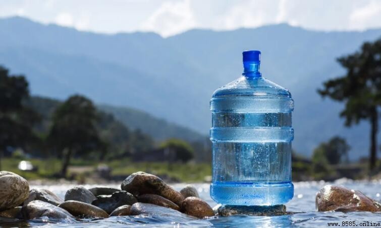 未開封過期水能喝嗎?專業解析飲用安全