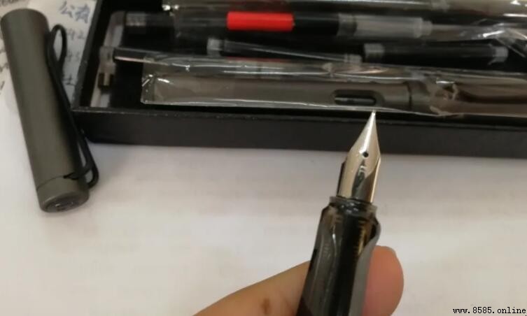 F尖與EF尖差別比較：選擇合適筆尖寬度與書寫體驗