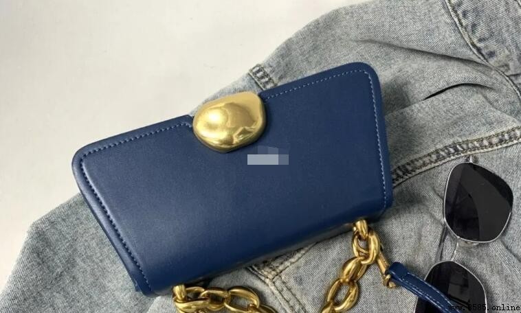 CK包包的檔次定位與品牌特色解析