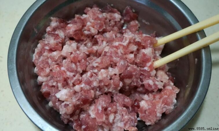 肉餡加蛋清還是蛋黃?解析兩者差異與選擇建議