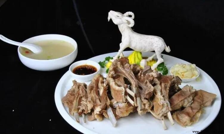 手把羊肉應選用哪個部位的肉？