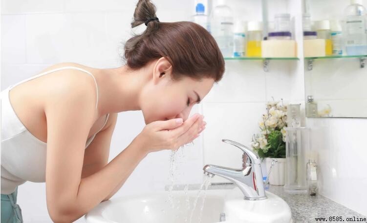 洗面奶該用熱水還是冷水?正確潔顏溫水為佳