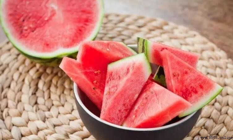西瓜熱量高嗎?夏季食用西瓜的熱量解析